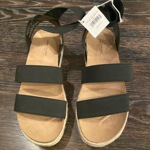 Black American Eagle platform sandals size 7